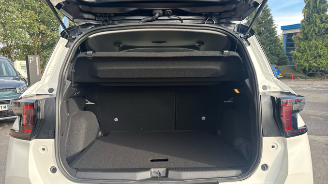 Citroen C3 Aircross 1.2 Hybrid [145] Collection 5dr e-DCS6 Petrol Hatchback - Image 4